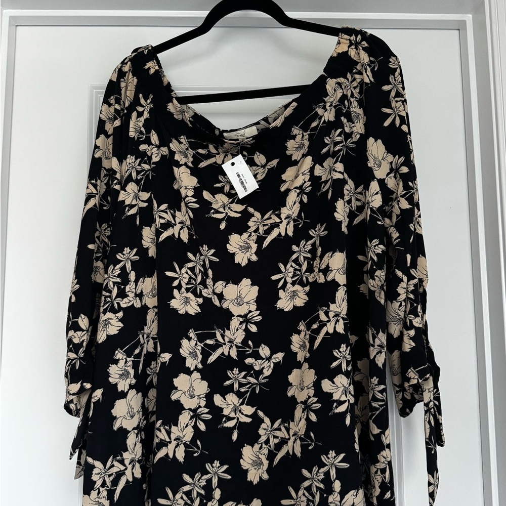 Easel Floral Black and Beige Women's Top NWT Size Medium